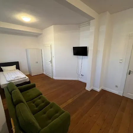 Apartment 3-sz Monteurswohnung Mit 2 Bädern Mit Guter Anbindung *